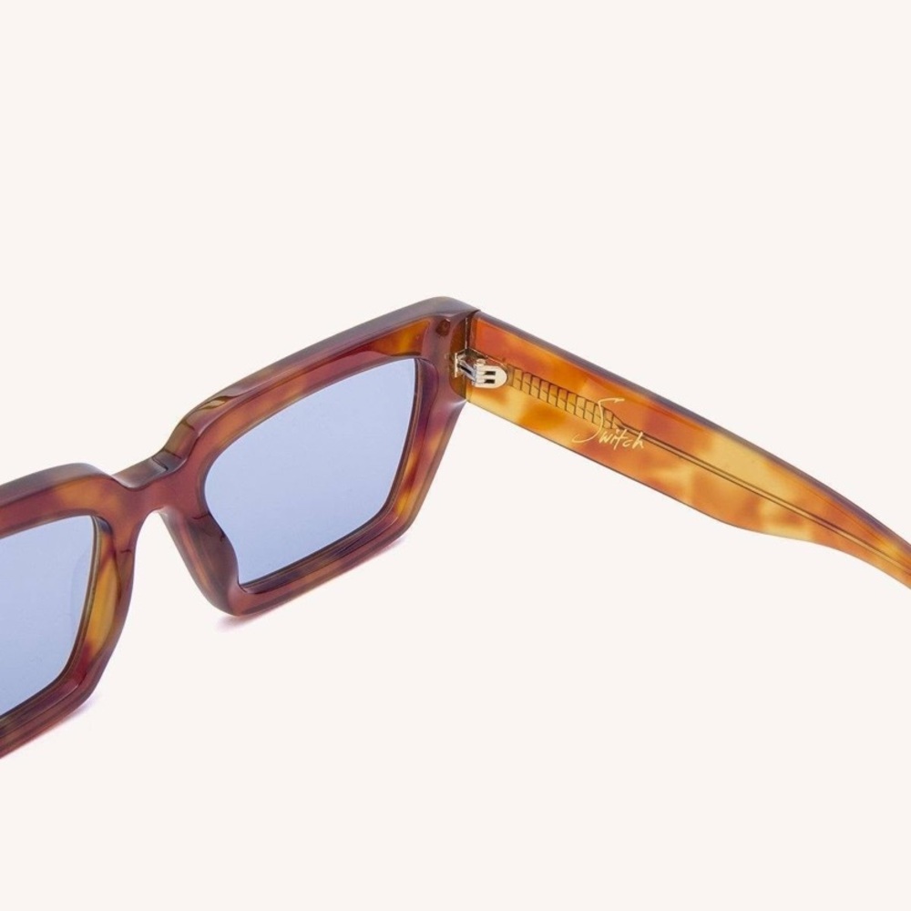 Dezi Switch Stylish Tortoise Shell Sunglasses - image 3